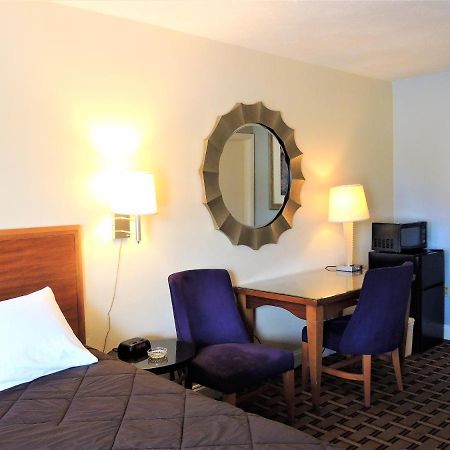 Windsor Motel Гротон Экстерьер фото