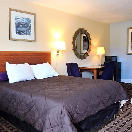 Windsor Motel Гротон Экстерьер фото