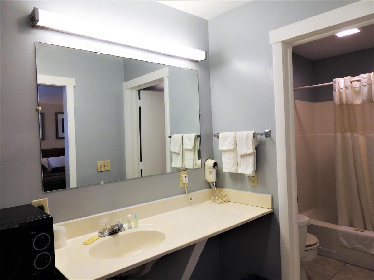 Windsor Motel Гротон Экстерьер фото