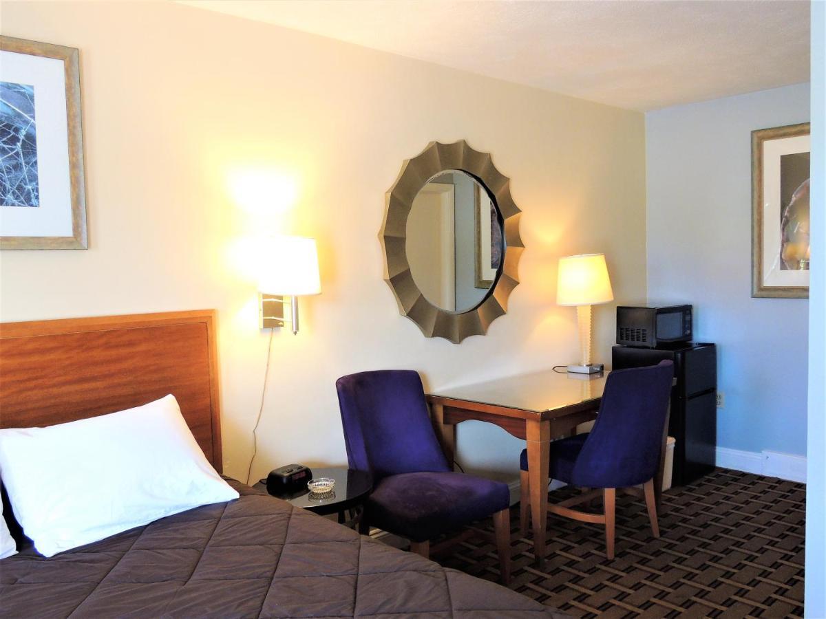 Windsor Motel Гротон Экстерьер фото