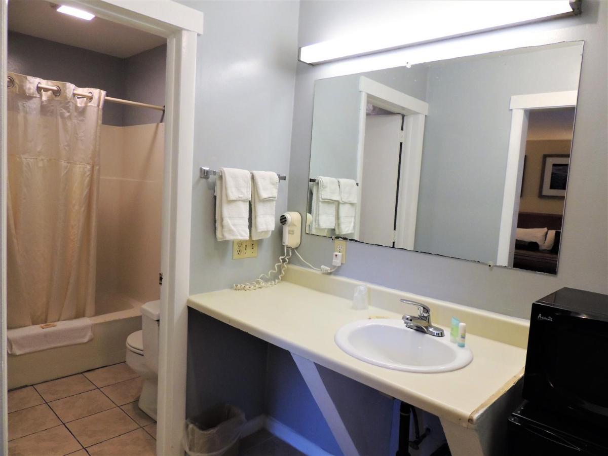 Windsor Motel Гротон Экстерьер фото